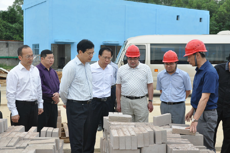 廣西壯族自治區(qū)黨委常委、玉林市委書(shū)記莫恭明調(diào)研企業(yè)環(huán)境保護(hù)工作